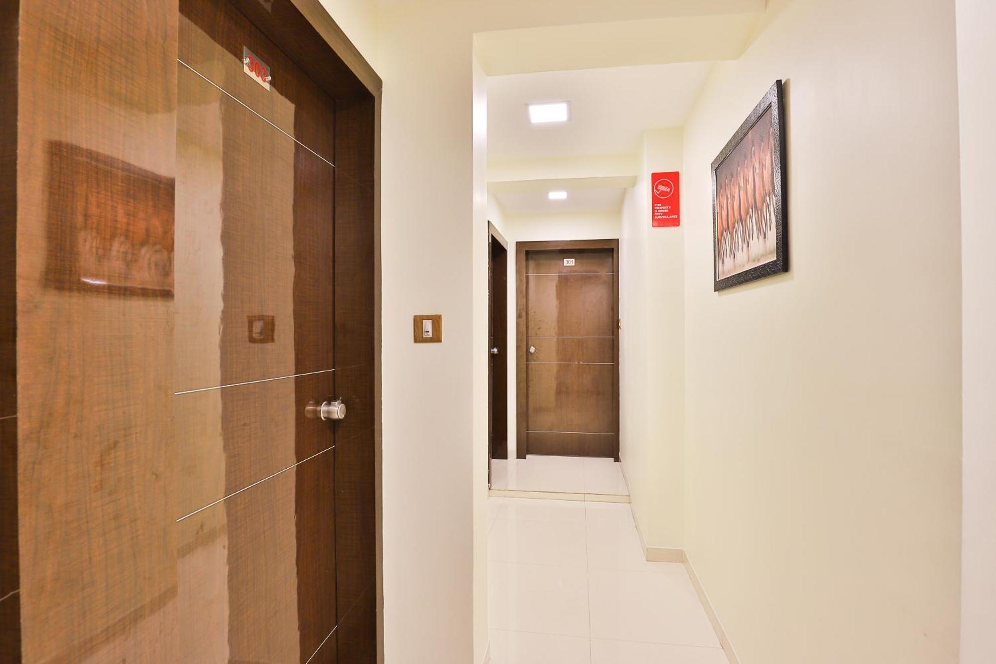 Hotel O Red Apple Ahmedabad Eksteriør bilde