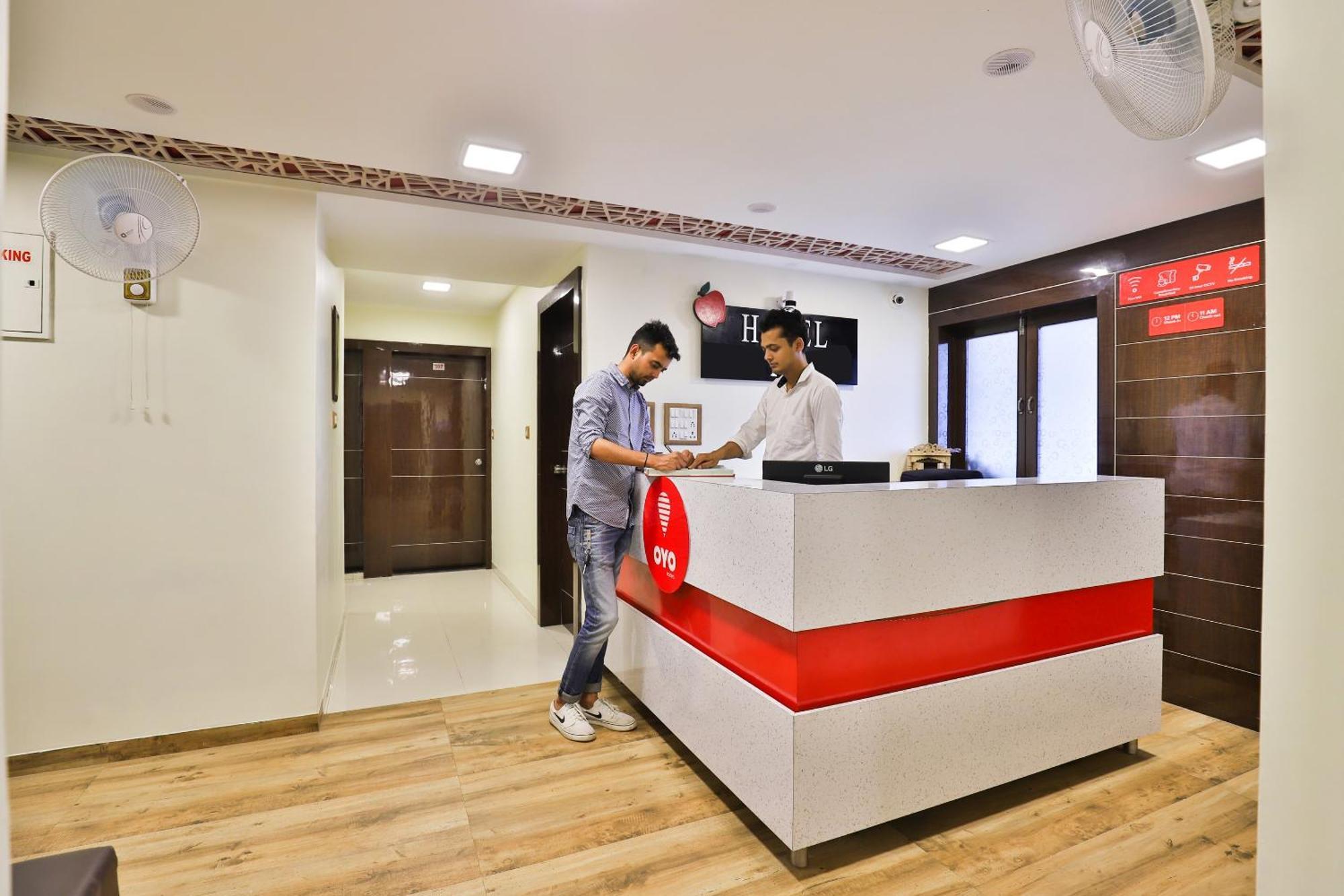 Hotel O Red Apple Ahmedabad Eksteriør bilde