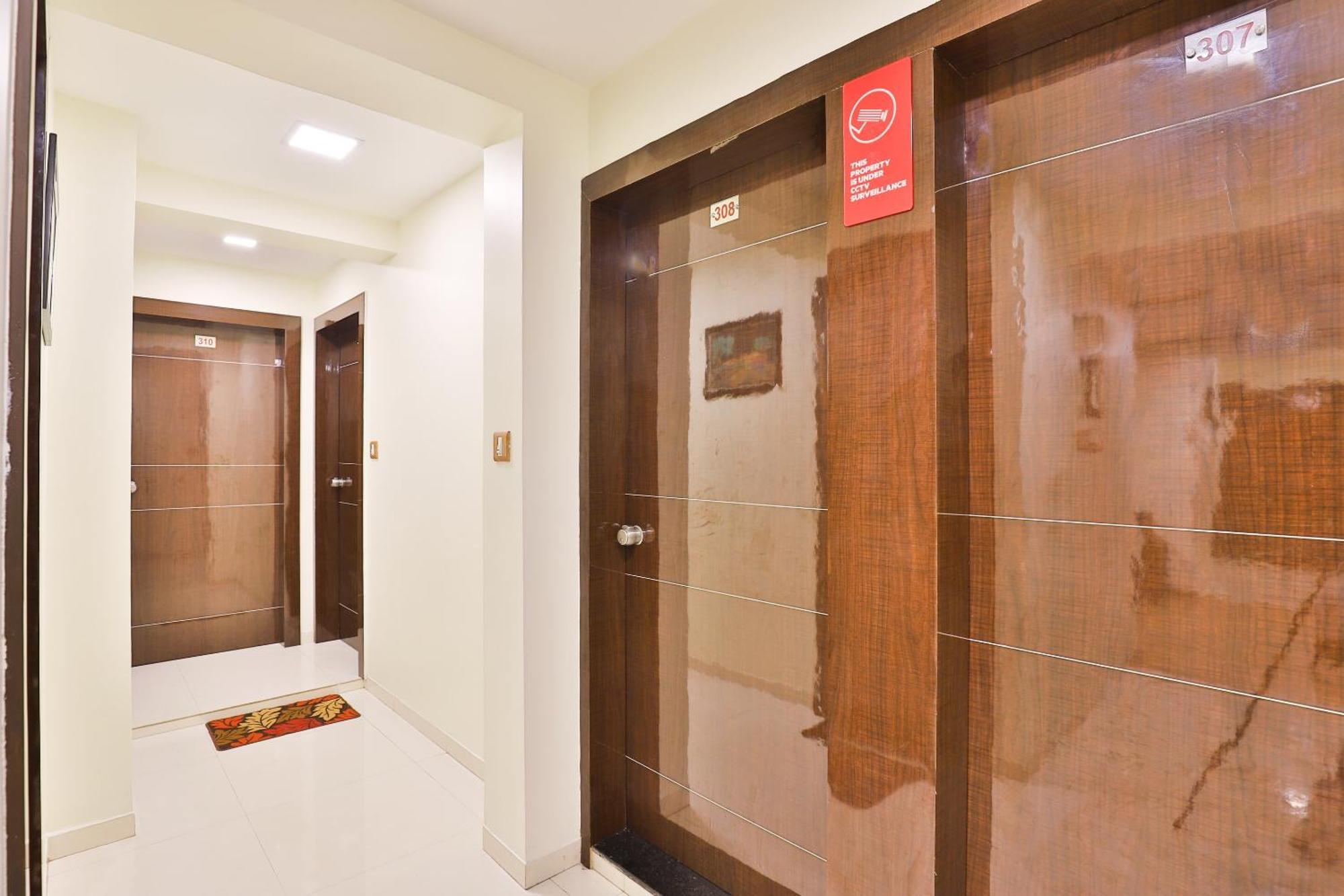 Hotel O Red Apple Ahmedabad Eksteriør bilde